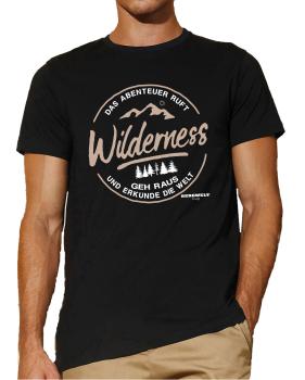 Wilderness Das Abenteuer ruft | T-Shirt, Brustdruck mittig